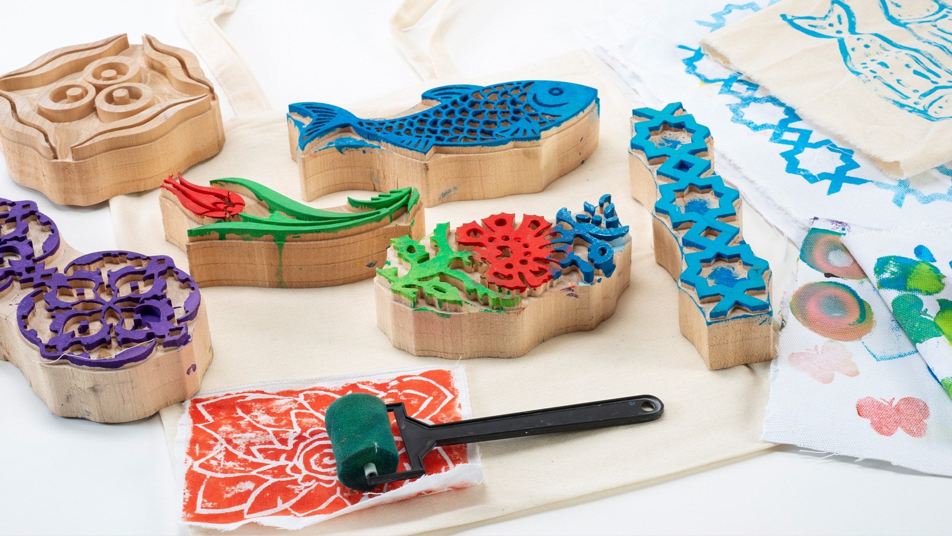 Colorful Motifs with Wood Printing slide 0